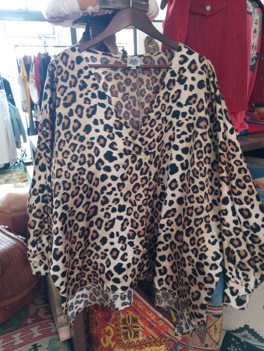 Ivy Jane Leopard Print Silky Tunic Sz M/L