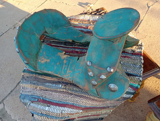 Studded, Turquoise Distressed Big Horn Saddle Tree