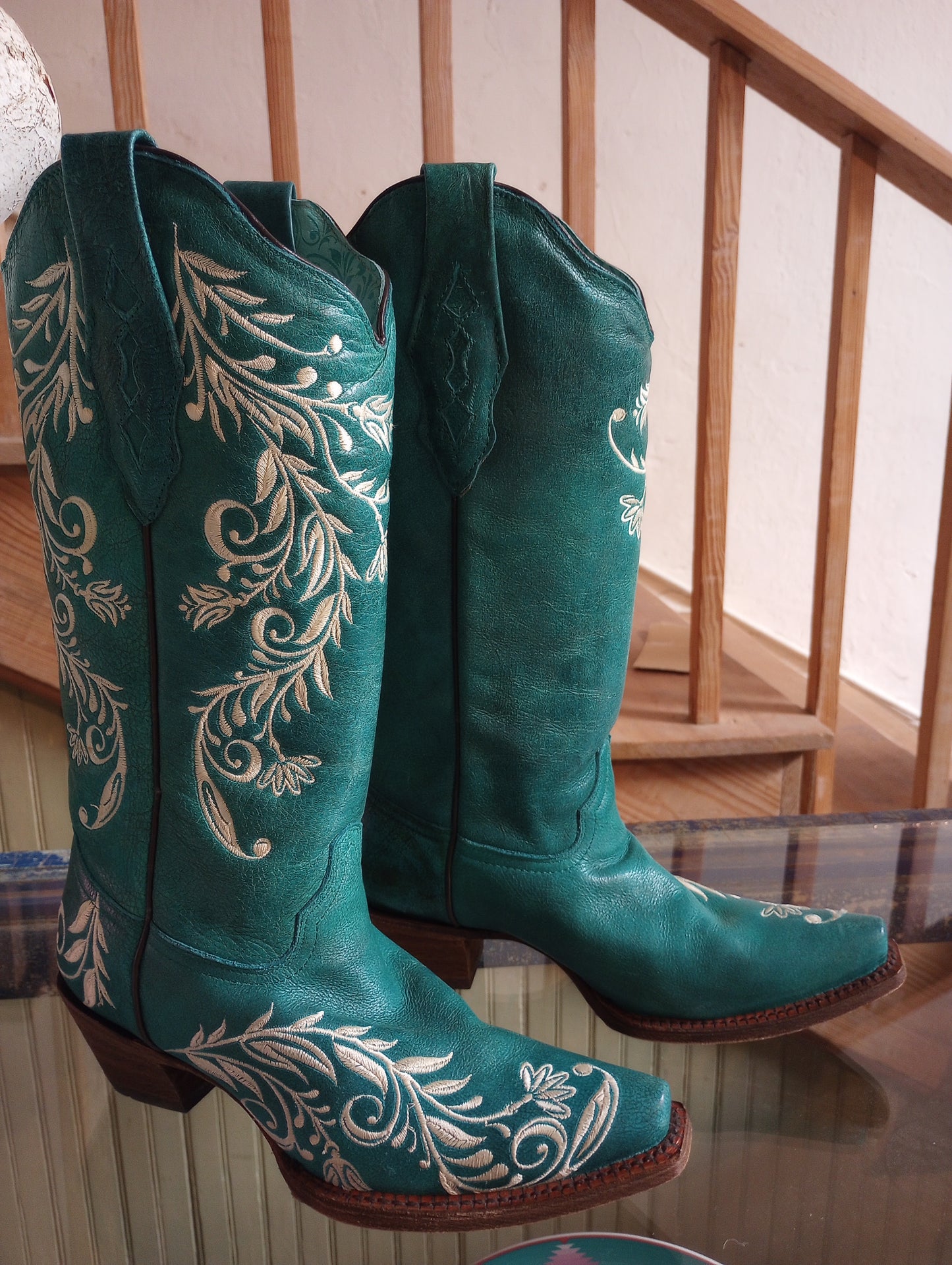 New Corral Woman's Boot Size 7