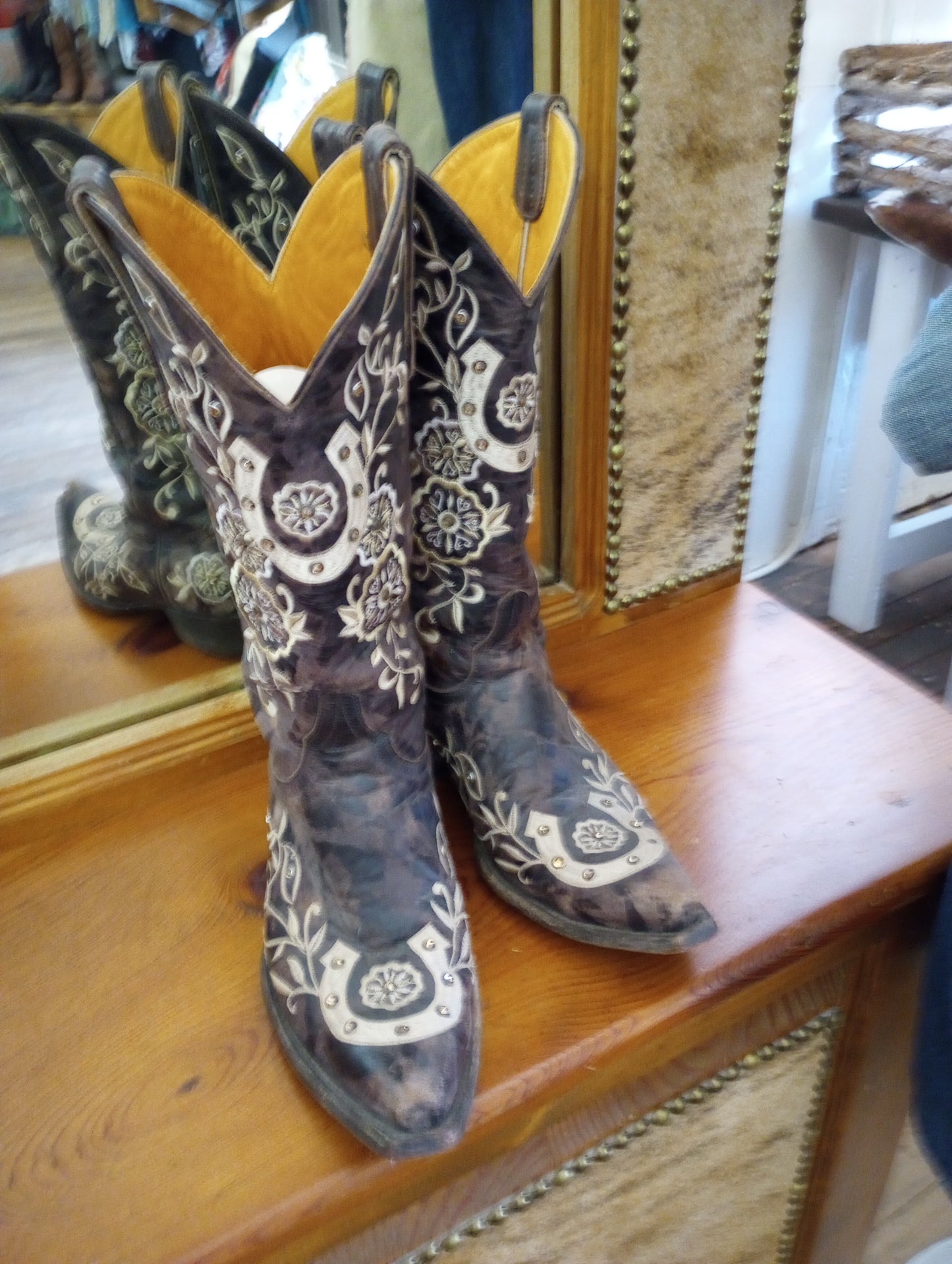 Old Gringo Horseshoe Boots w/ Crystal Sz 7.5